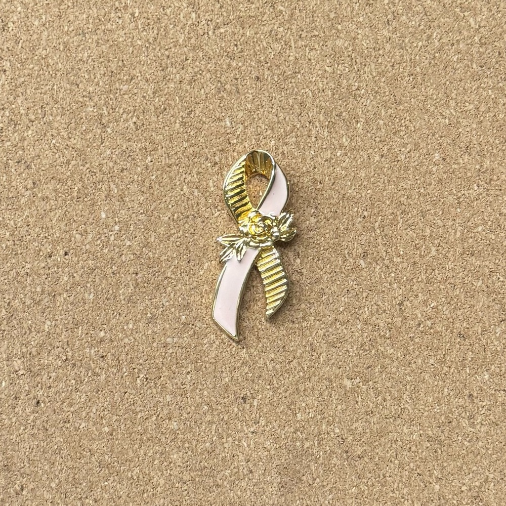 Avon Vintage Breast Cancer Ribbon Pin!